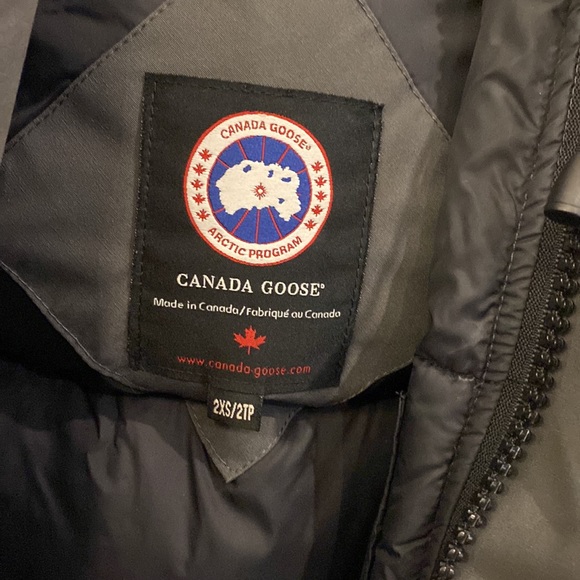 Beautiful grey Canada Goose jacket - Picture 3 of 11